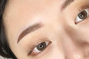 眉 (eyebrow)